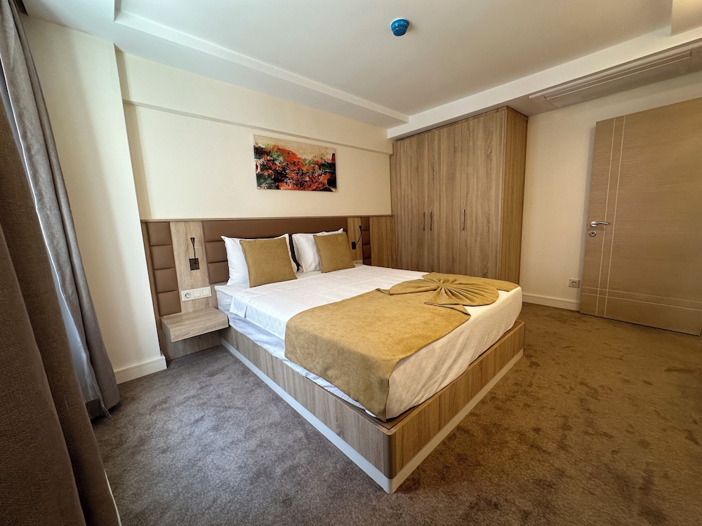 Deluxe Suite photo 2