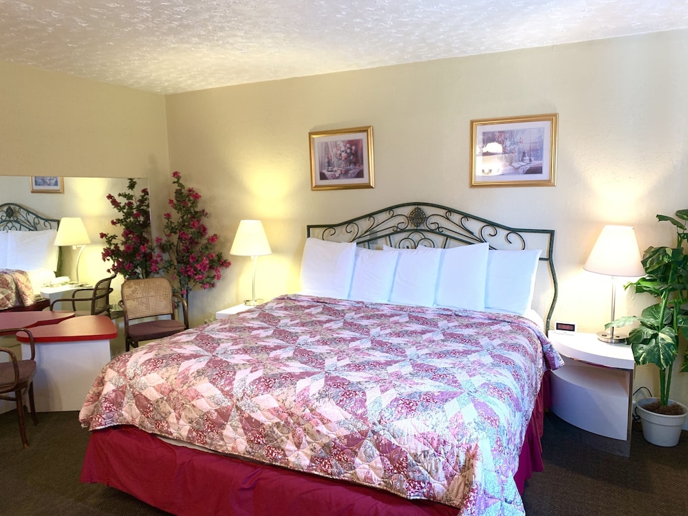 Maggies Place, 1 King Bed (Downstairs)