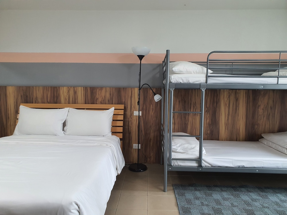 Bunk Bed Family Studio: Queen Bed + Bunk Bed photo 1