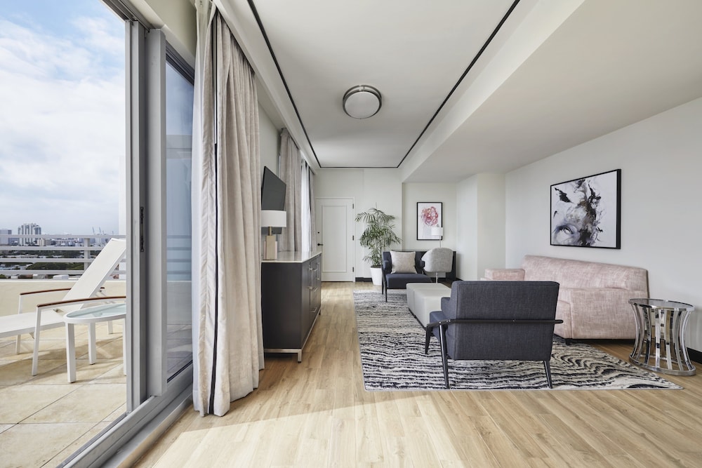 Suite, 1 King Bed, Balcony, Ocean View - Photo 1