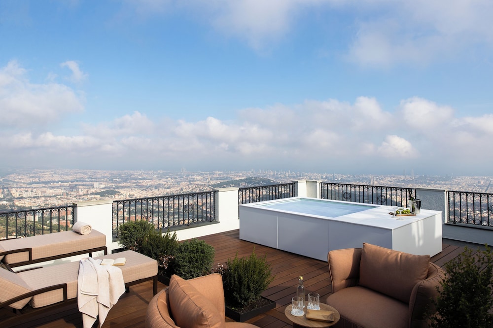 Signature Studio Suite, Private Pool photo 2