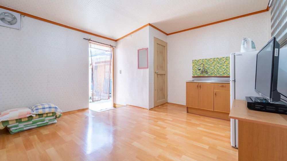 Basic Room, 1 Bedroom (condo 102ho) photo 3