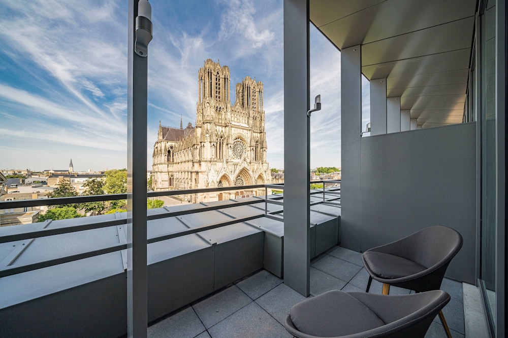 Junior Suite, 1 King Bed, Balcony (Cathedral View) - Photo 12