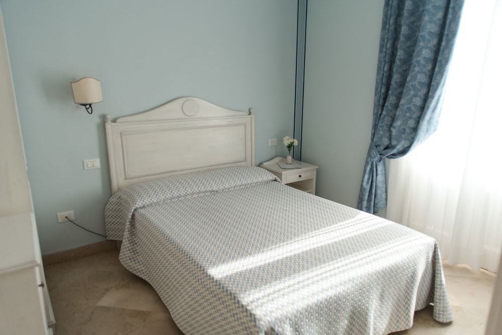 Room - Photo 3