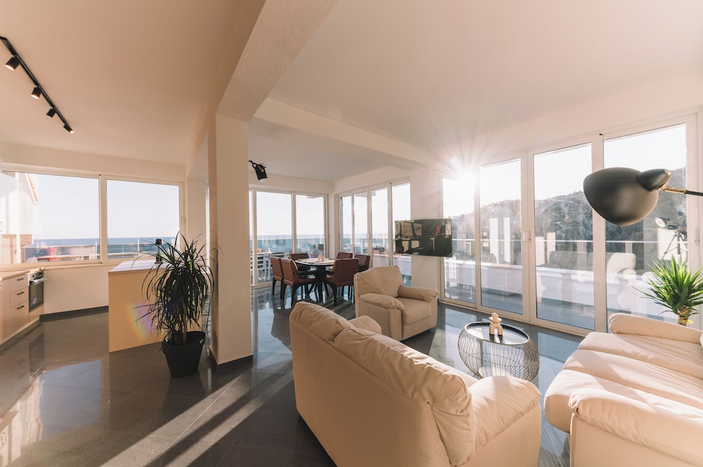 Deluxe Apartment, Balcony, Beach View