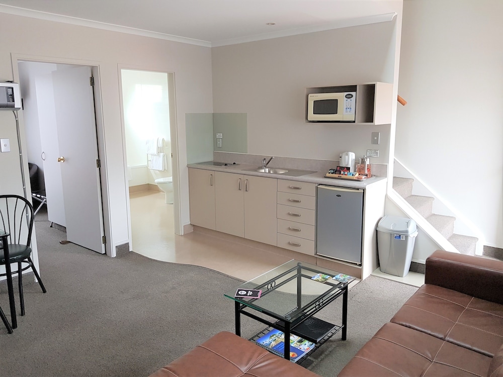 Suite, 2 Bedrooms, Kitchenette photo 2