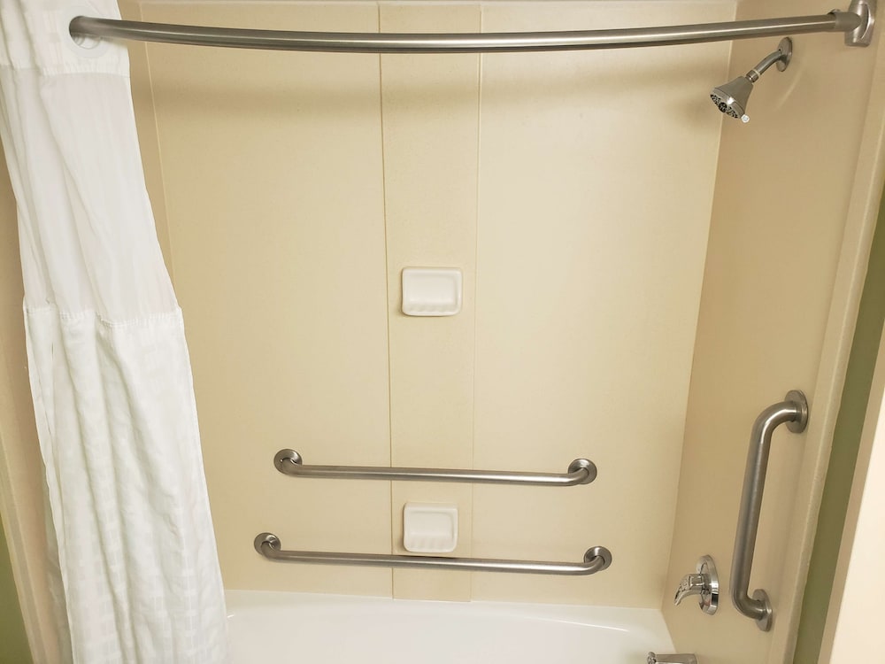 Standard Room, 1 King Bed, Accessible, Bathtub - Photo 5