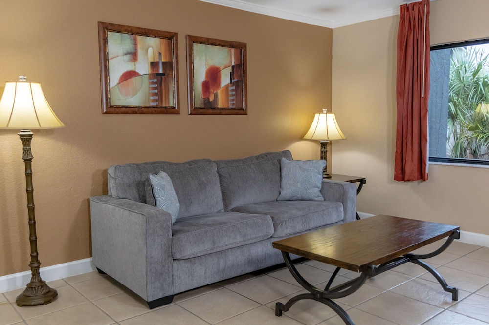 Suite, 2 Bedrooms - Photo 10