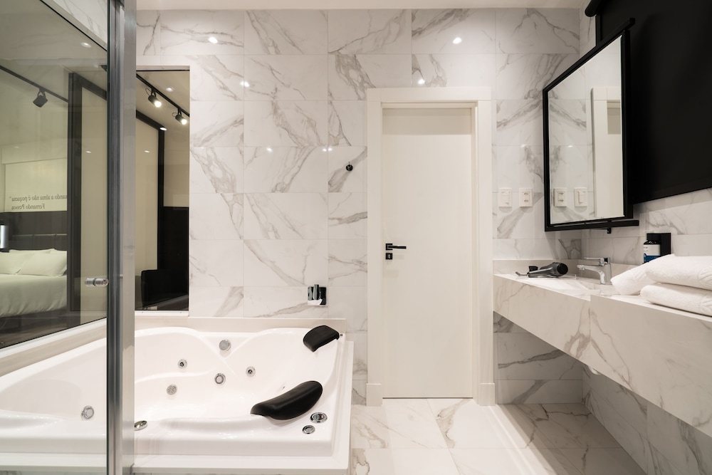 Premium Suite - Photo 5