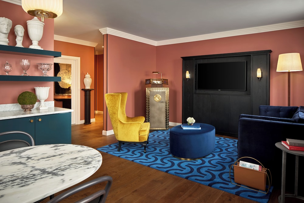 Gallery Suite - Photo 2