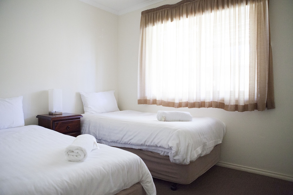 Bedroom 4 Night Special photo 3