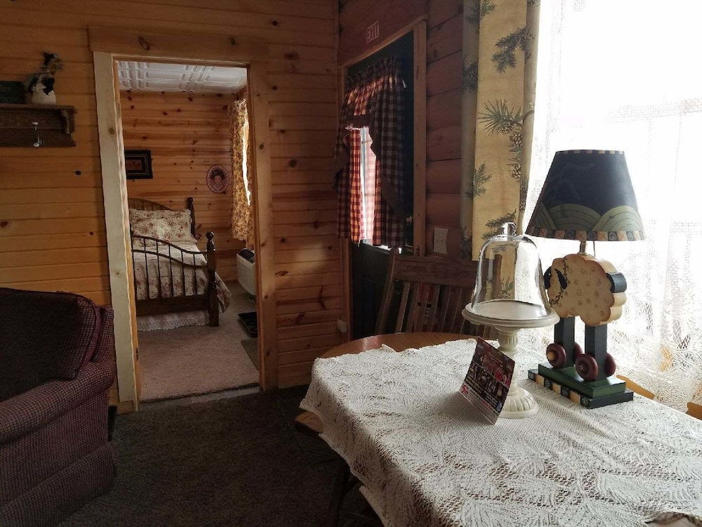 Cabin (The Friends/Family Suite) photo 3