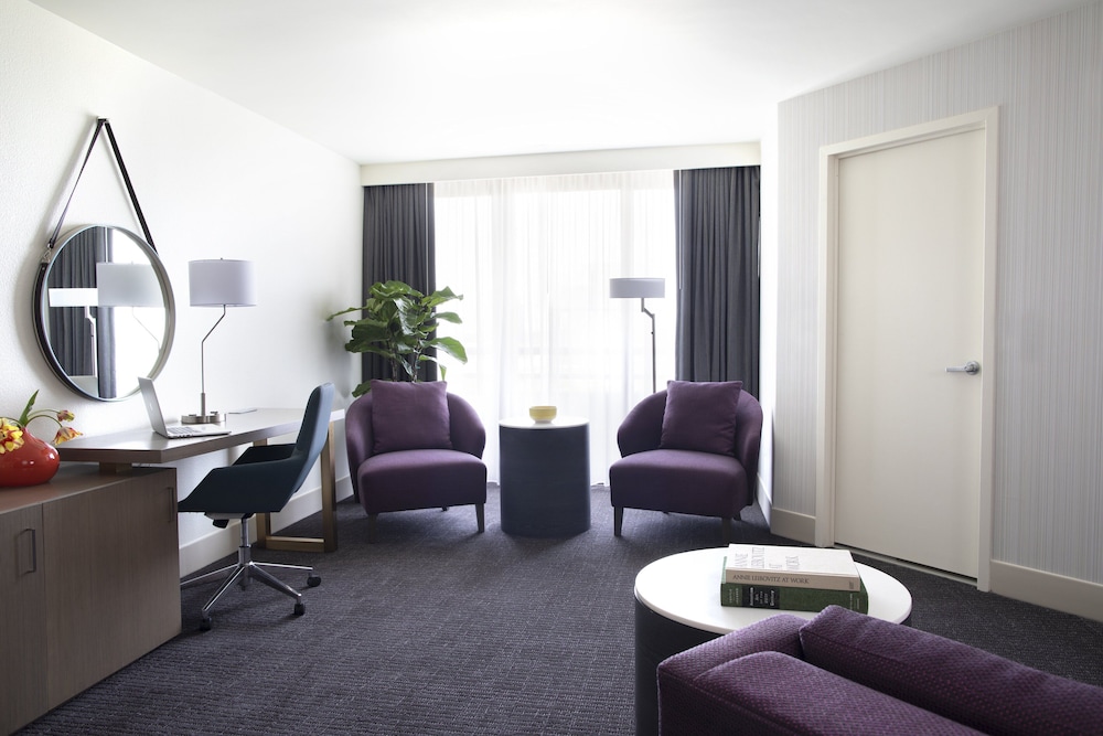 Junior Suite, 1 King Bed (Worklife) photo 1
