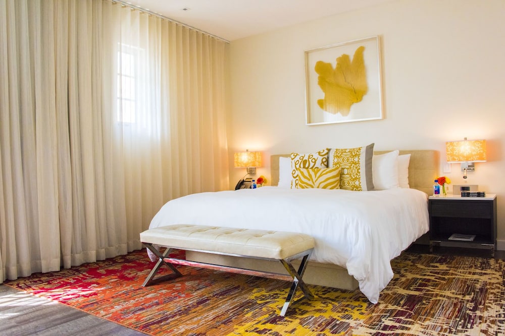 Premium Studio, 1 King Bed - Photo 8