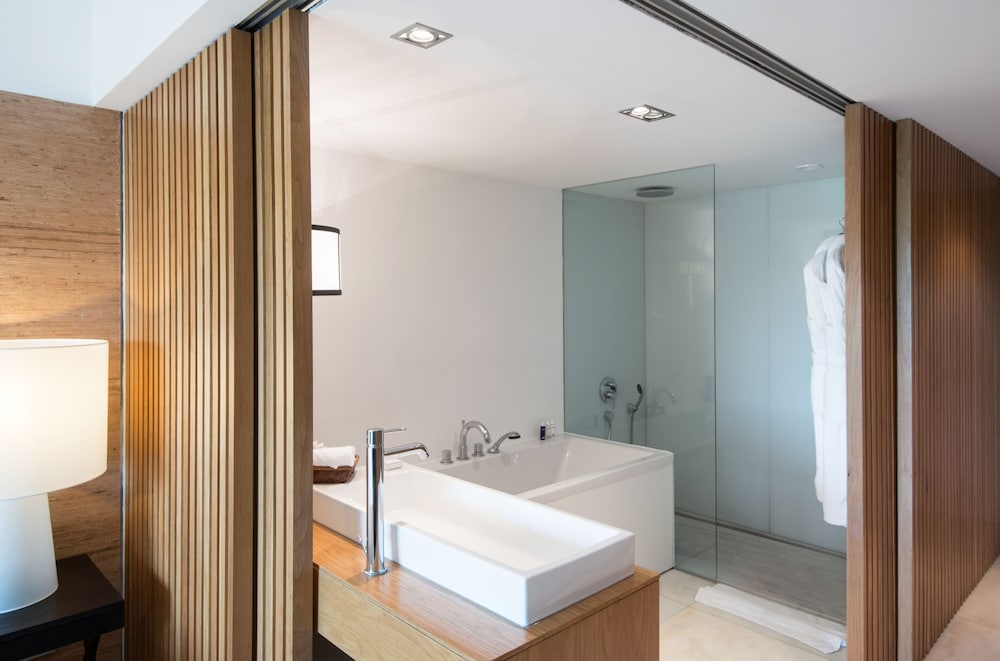 Signature Room, 1 King Bed, Terrace (Pool Access) - Photo 4
