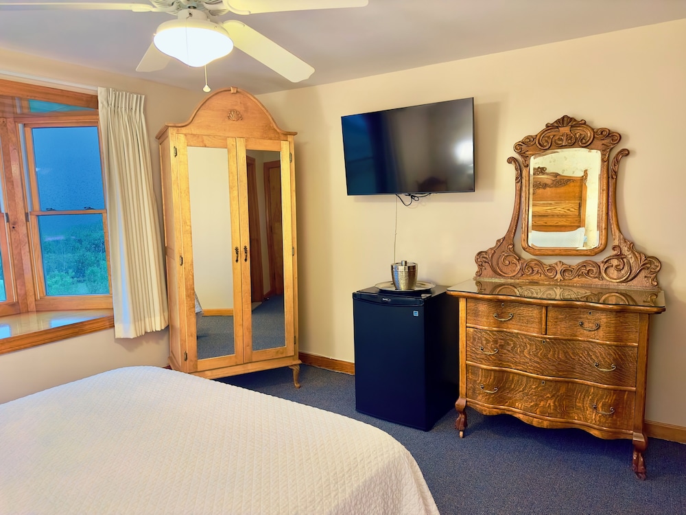 Room, 1 Queen Bed, Non Smoking, Partial Ocean View photo 2