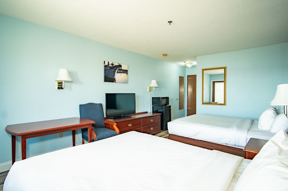 Standard Room, 2 Queen Beds, Bay View, Ground Floor - Photo 11