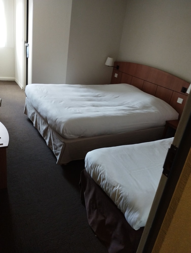 Standard Room, Multiple Beds photo 3