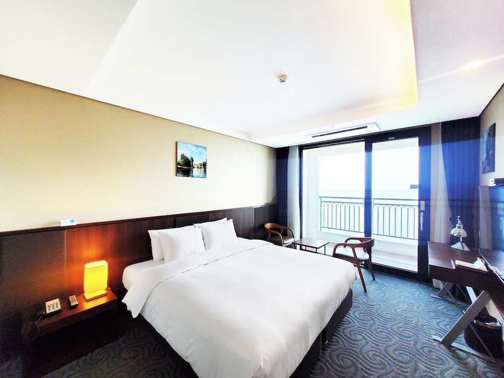 [Special Dinner PKG] Deluxe Ocean Double, Panorama View + Dinner Buffet for 2