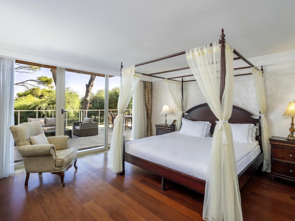 Room, 1 King Bed (Helen Residence) photo 2