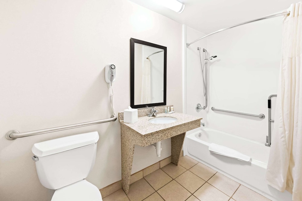 Suite, 1 King Bed, Non Smoking (Upgrade) - Photo 3