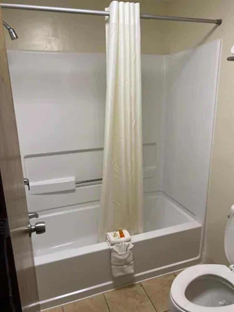 Standard Room, 1 King Bed photo 2