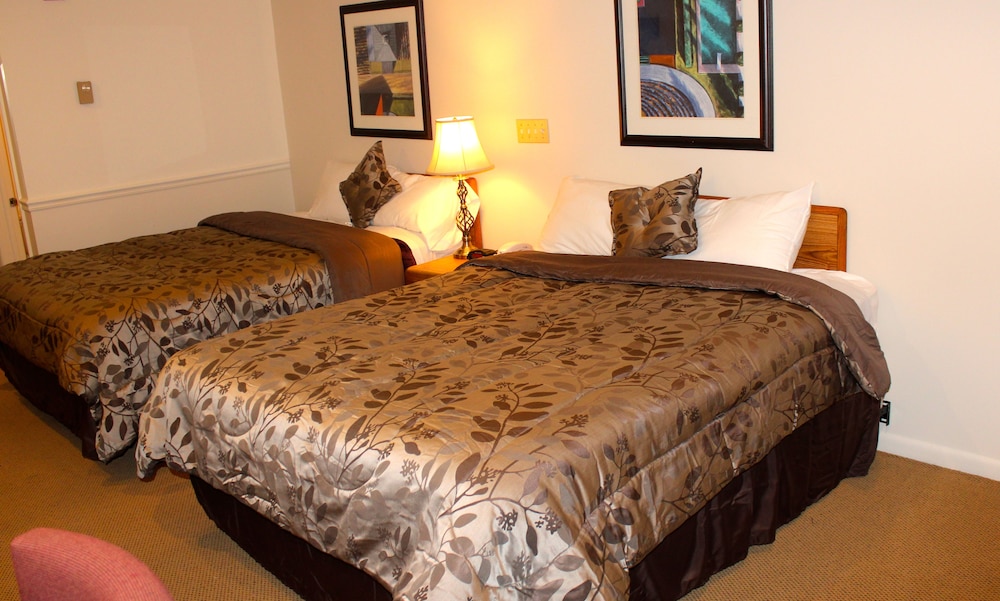 Family Room - Not Wheelchair Accessible - Photo 2
