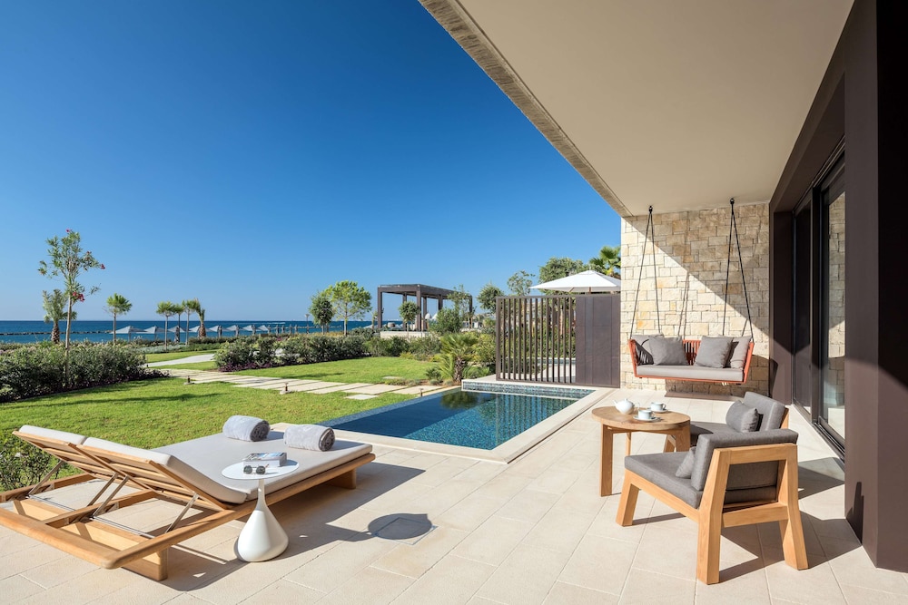 Seafront Cabana with Two Bedrooms, Living room and Private Pool photo 2
