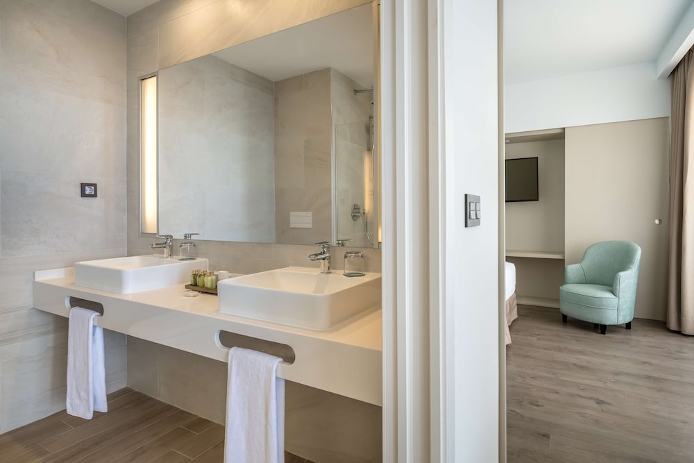 Junior Suite (Sea Front) photo 3