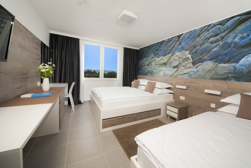 Superior Double Room, Balcony, Partial Sea View