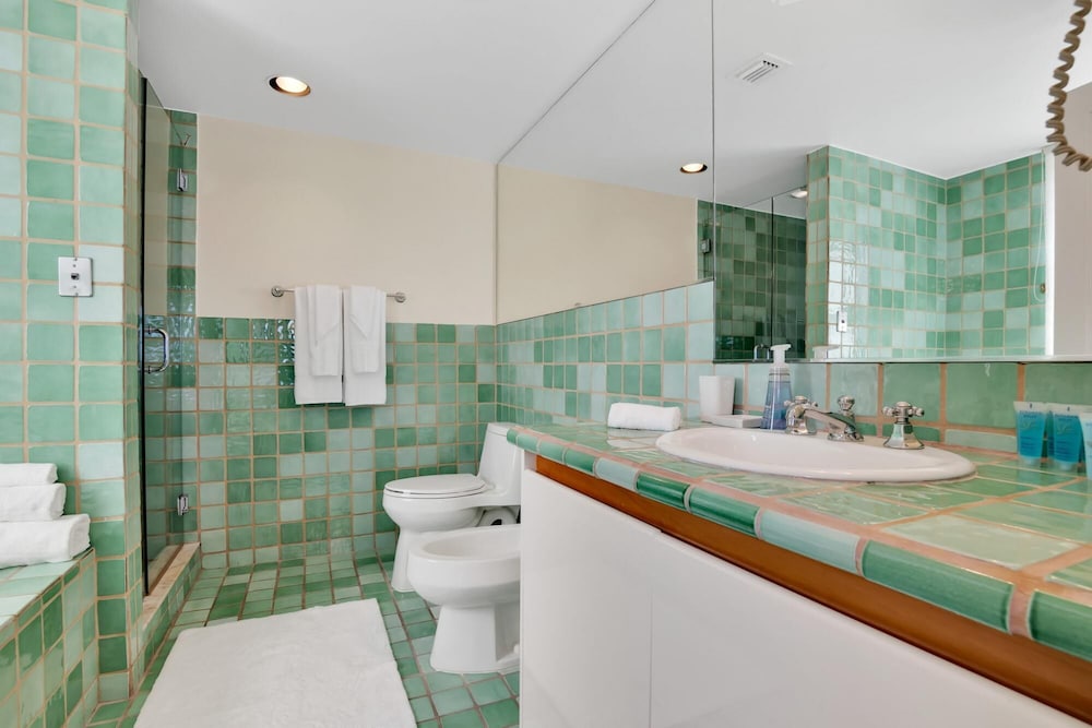 NEW Amazing Large 3BR Direct Oceanfront Penthouse On Ocean Drive, Photo 14