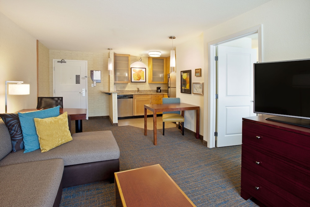 Suite, 1 Bedroom - Photo 3
