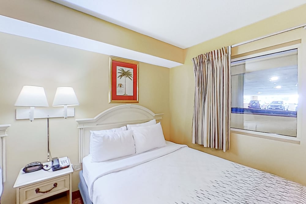 Condo, 2 Bedrooms (Oceanfront) photo 3