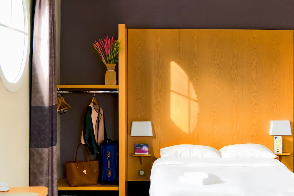 Quadruple Room thumbnail 5