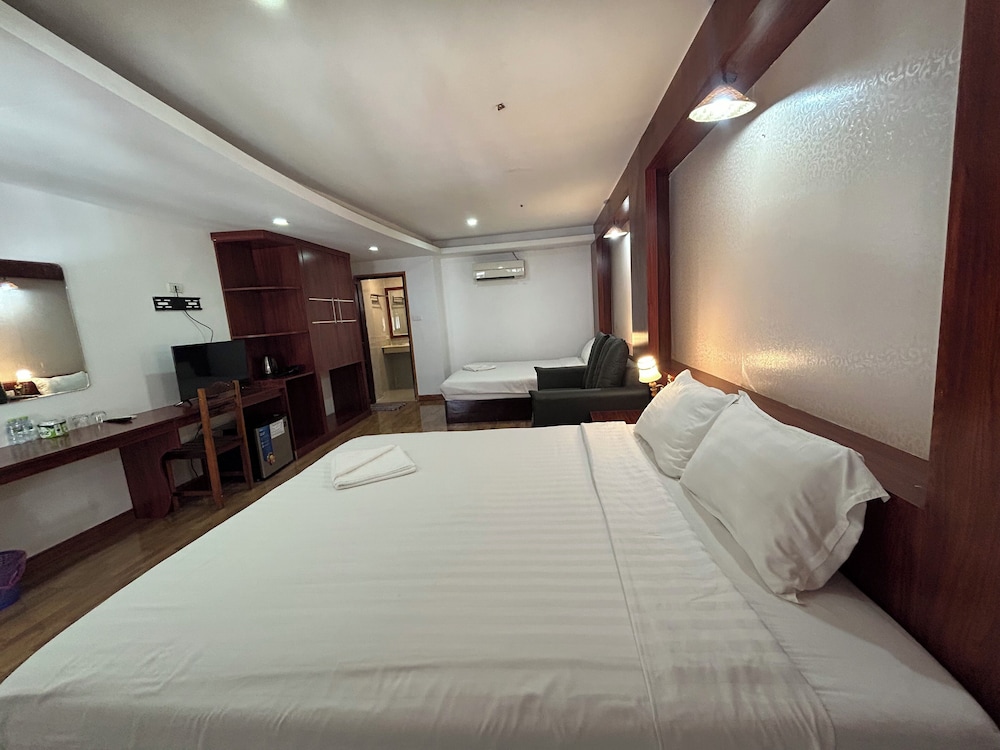 Deluxe Quadruple Room - Photo 9