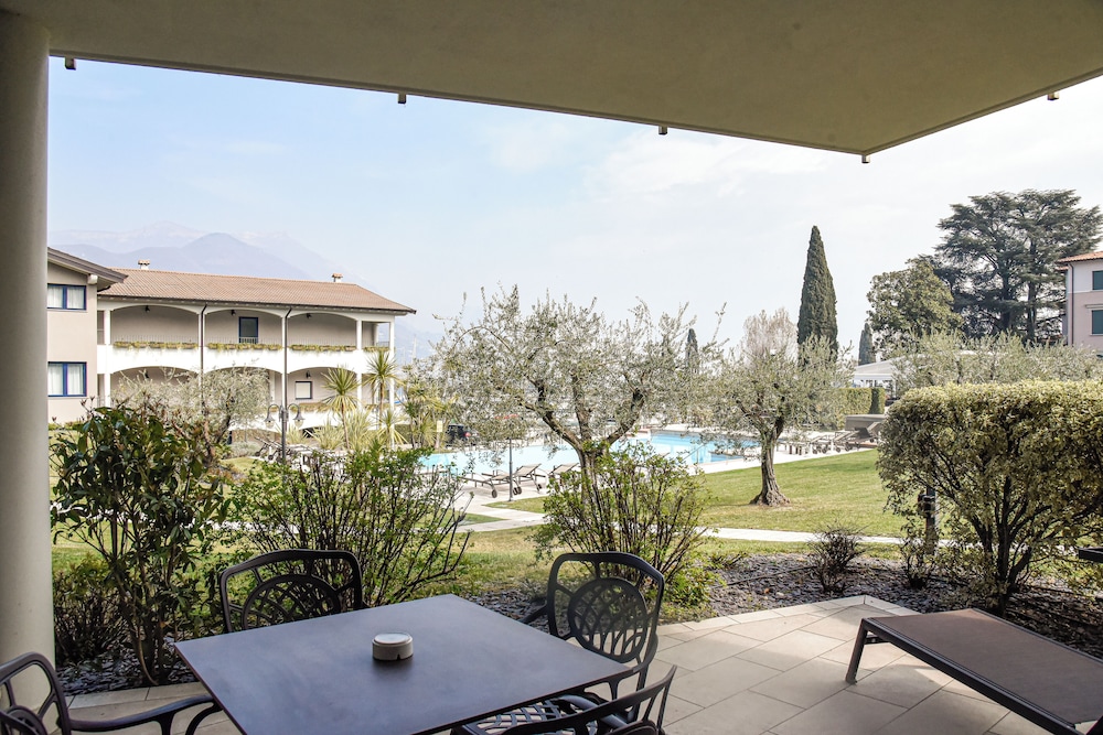 Luxury Quadruple Room, Lake View photo 3