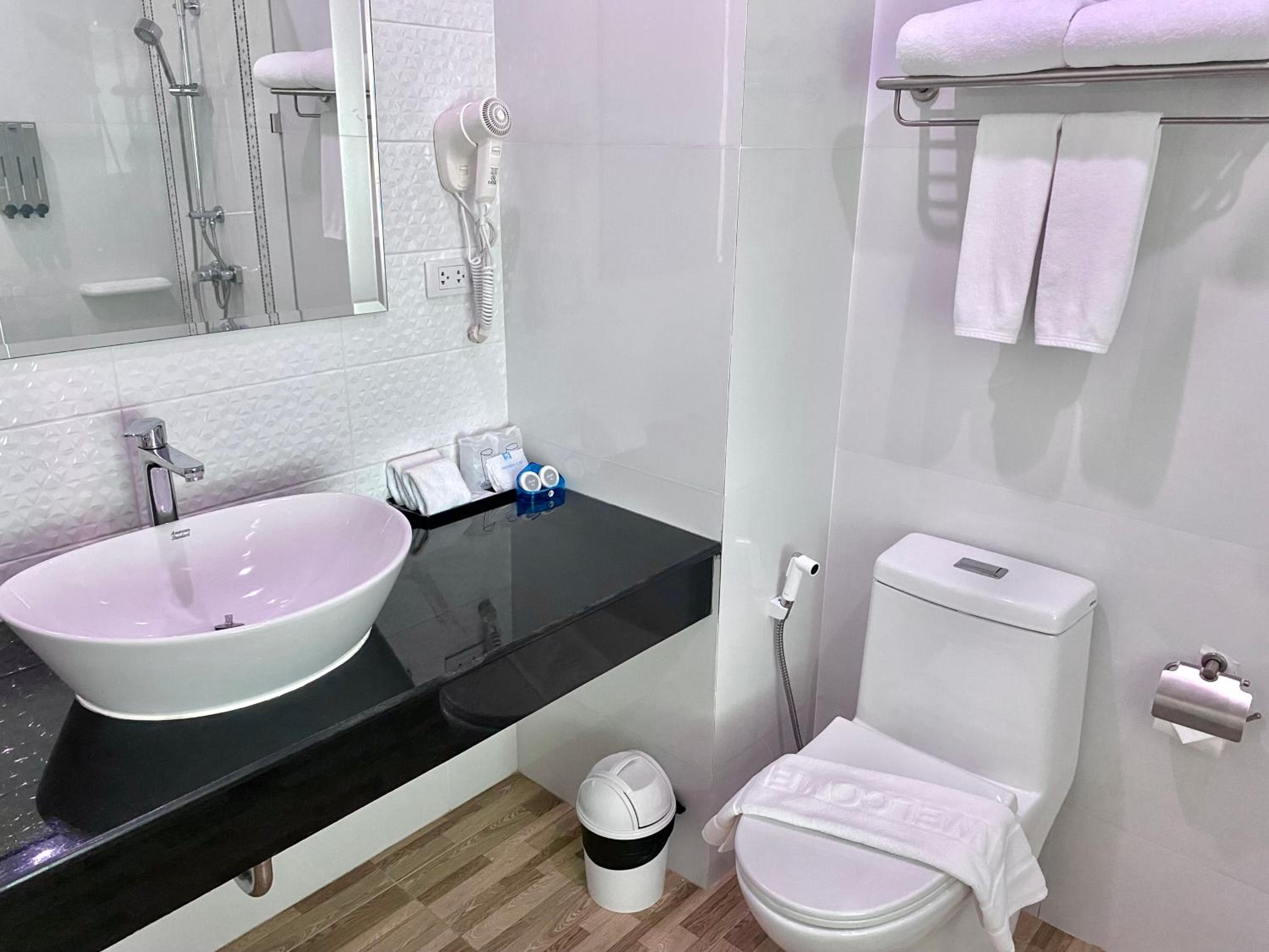 Deluxe King Room - Photo 4