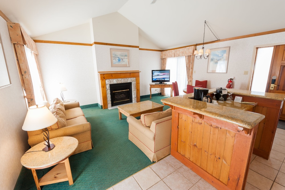 2 Bedroom Villa Four Queen Beds with Sofa Pullout photo 3