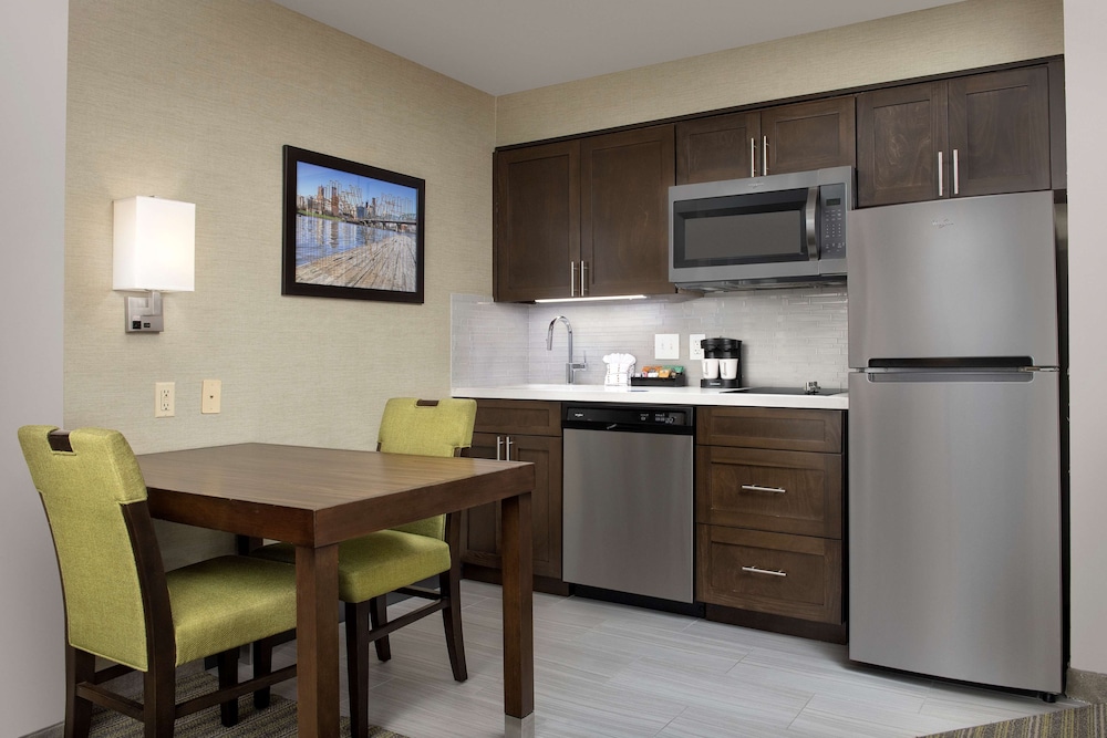 Suite, 2 Bedrooms, Non Smoking - Photo 4