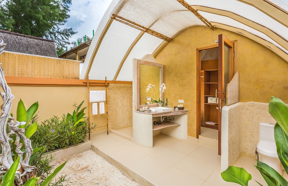 Lumbung Beach Cottage photo 3