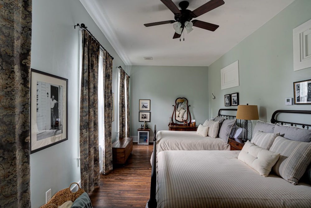 Classic Room, 2 Queen Beds, Partial Lake View, Garden Area photo 1
