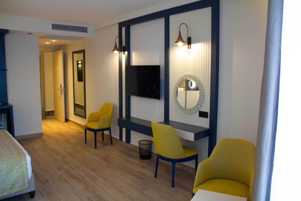 Family Room, Multiple Beds photo 3