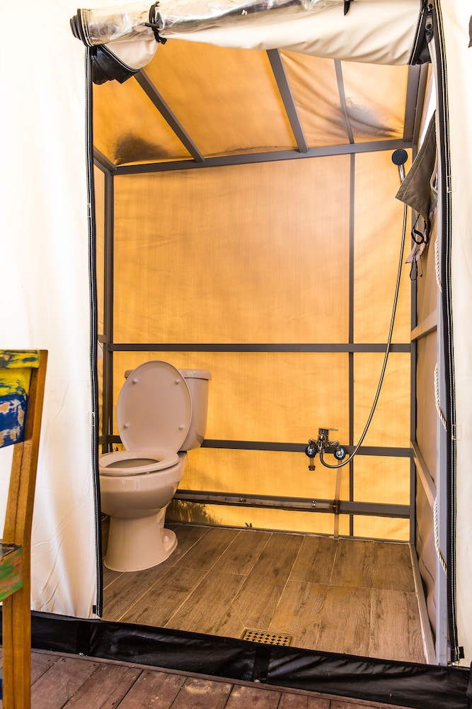 Royal Tent (Cabana G14-G15)