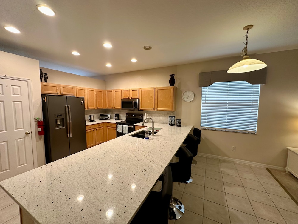 Grand Fabulous 4BR Pool Home Near Disney, Kuva 15