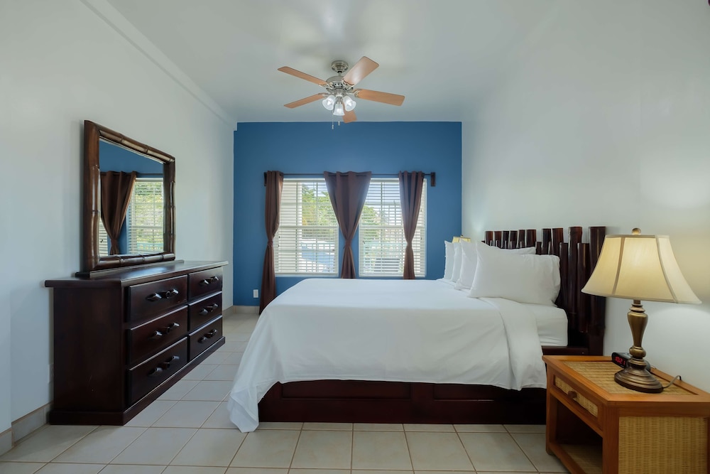 Suite, 2 Queen Beds, Non Smoking, Balcony (with Sofabed)