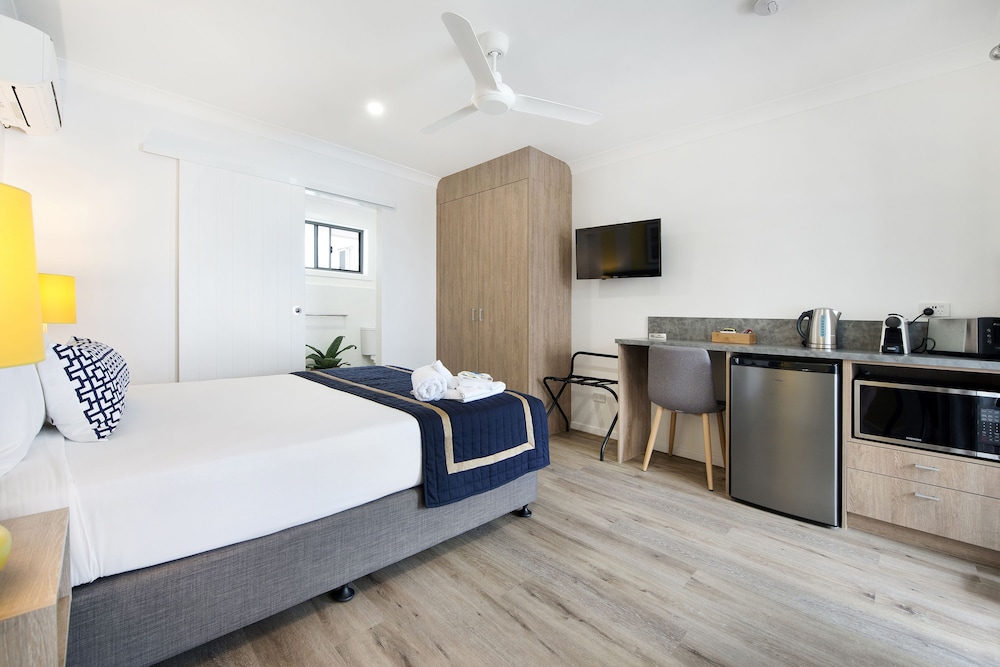 Deluxe Double Room, 1 Queen Bed, Non Smoking thumbnail 6