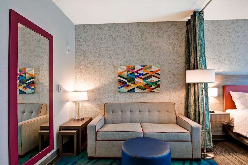 Studio Suite, 1 King Bed, Non Smoking - Photo 4