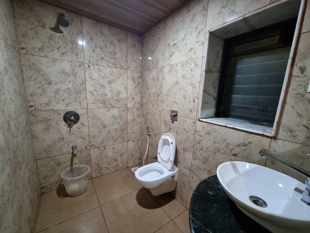 Deluxe Double Room, 1 King Bed, Garden View photo 3
