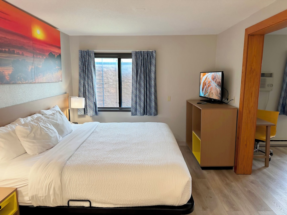 Suite, 1 King Bed, Refrigerator & Microwave photo 1