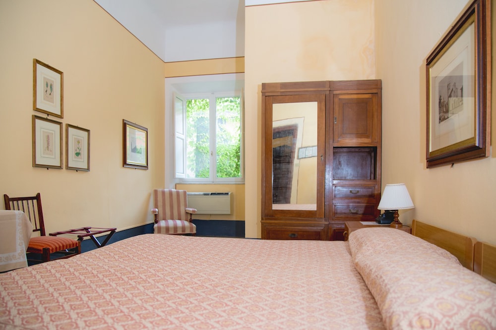 Standard Double or Twin Room photo 3